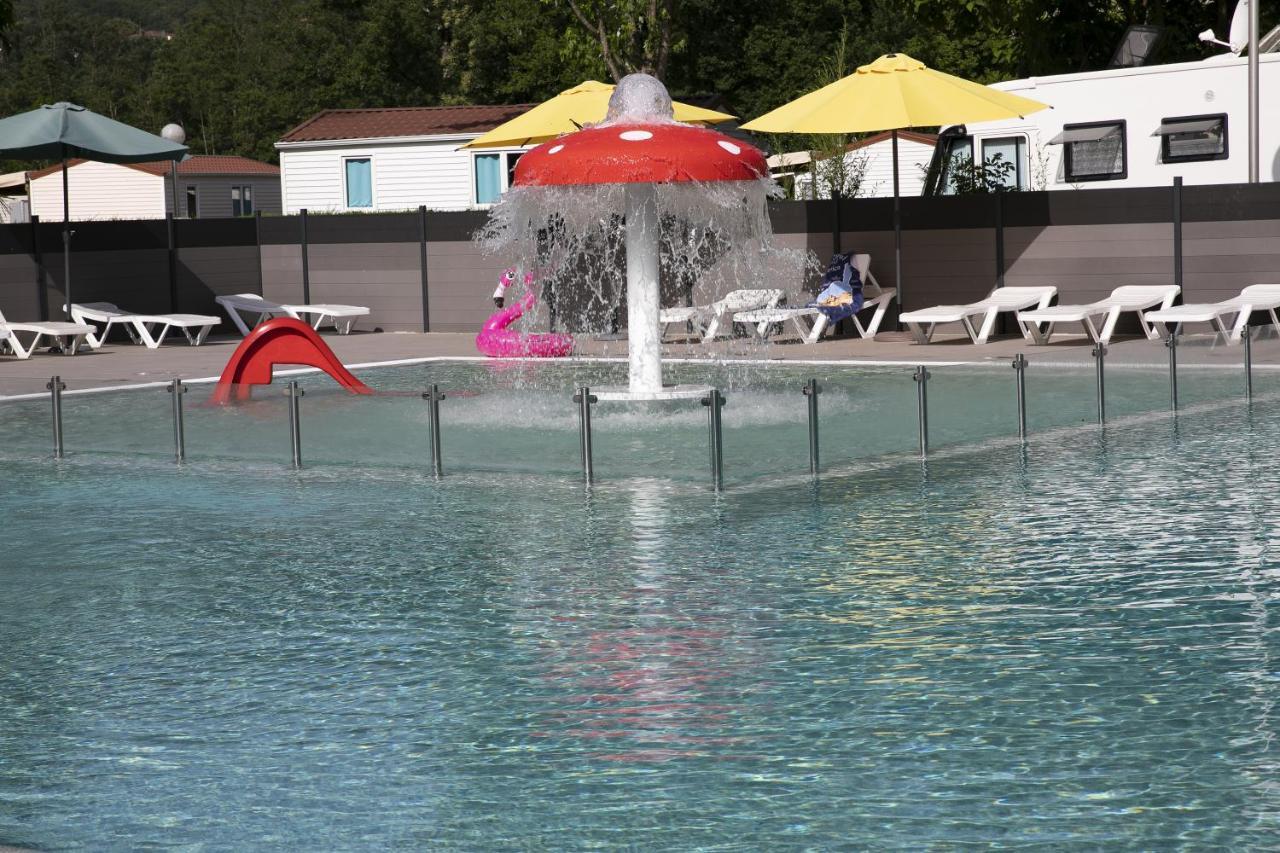 Camping Du Lac Foix Exteriör bild